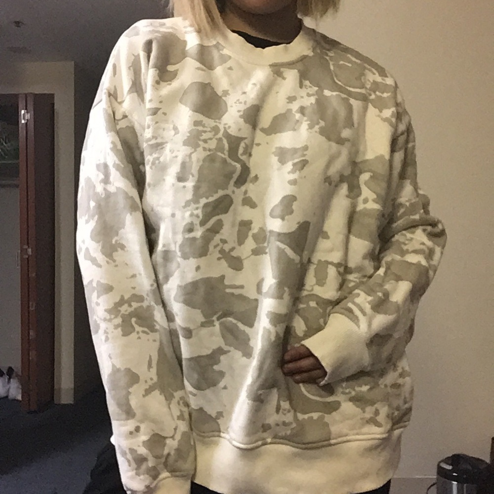 [PERFECT CONDITION] Makia camo white sweatshirt